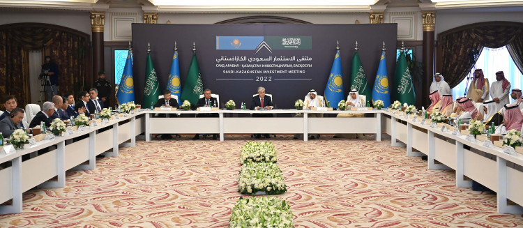 Глава государства принял участие в инвестиционном круглом столе с представителями деловых кругов Саудовской Аравии