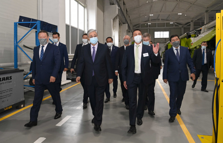 Глава государства посетил завод CLAAS и «Alageum Electric»