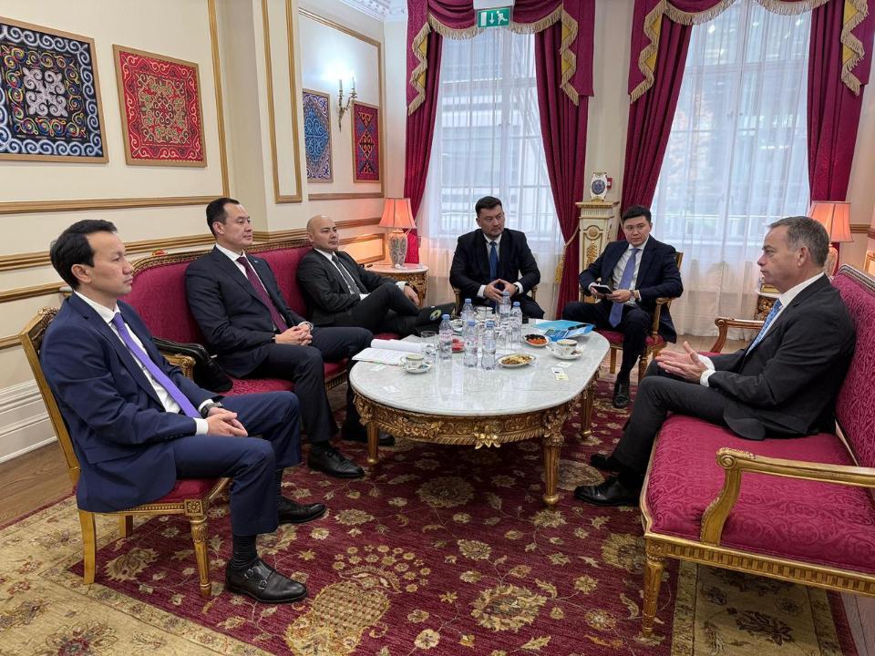 Жапондық киска тегтері Жігітті бұрмалаған қыздардың суреттері