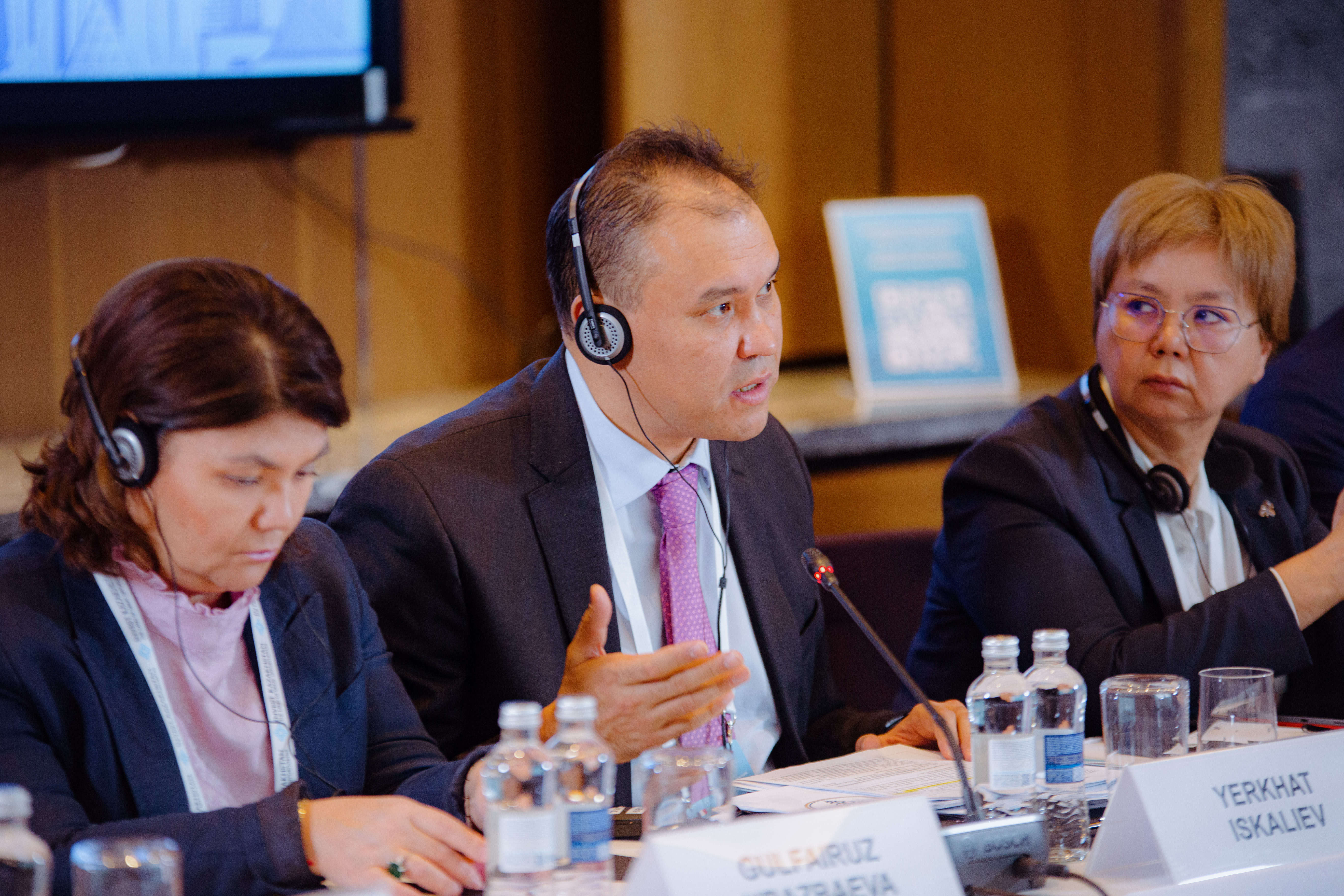 Жоғары жылдамдықтағы секс туралы порно видео Pussy Riot мұражайындағы секс