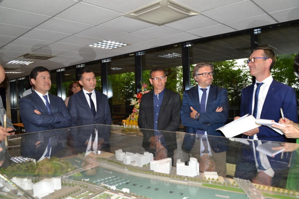 в Париже казахстанская делегация посетила ряд французских компаний