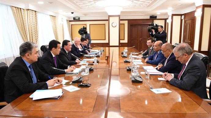 Prime Minister Askar Mamin discusses prospects for expanding cooperation with President of EBRD Suma Chakrabarti