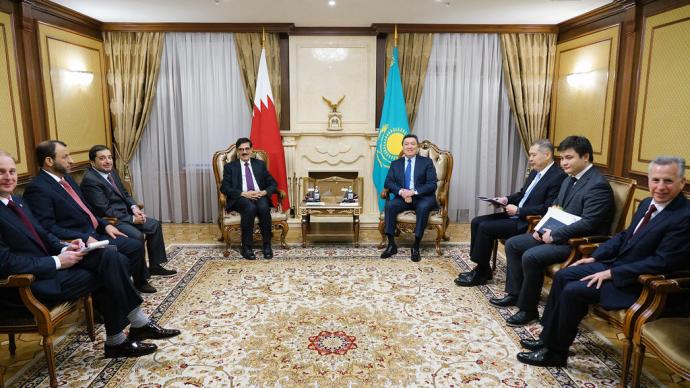 Askar Mamin meets with Deputy Prime Minister of Qatar Hamad bin Abdulaziz al-Kawari