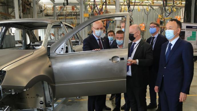 Largest Russian car producers AVTOVAZ, RENAULT RUSSIA and KAMAZ to continue industrial cooperation between the two countries