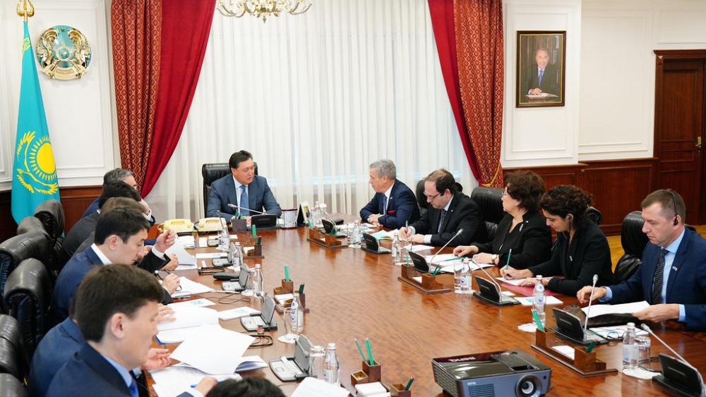 Prime Minister Askar Mamin meets with leadership of France-Kazakhstan Chamber of Commerce