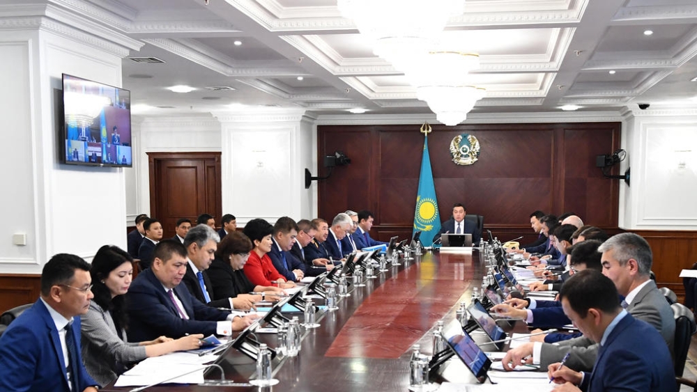 Askar Mamin holds meeting of Coordination Council on Investment