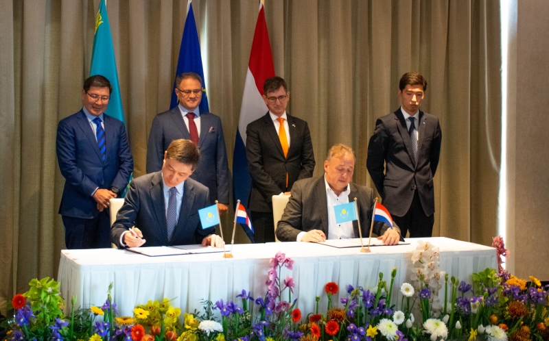 Казахстан и Нидерланды подписали 8 коммерческих документов