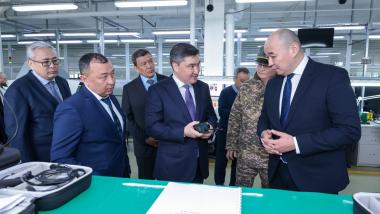Olzhas Bektenov visits backbone enterprises of North Kazakhstan