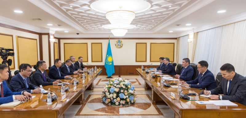 Olzhas Bektenov Discussed Investment Cooperation in the Mining and Metallurgical Sector with Zijin Mining Group Chairman Chen Jinghe