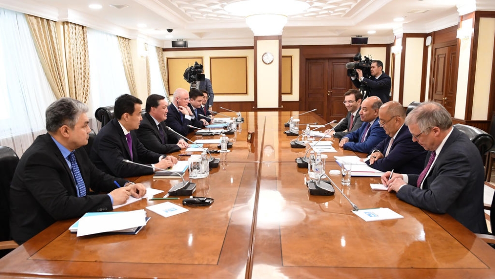 Prime Minister Askar Mamin discusses prospects for expanding cooperation with President of EBRD Suma Chakrabarti