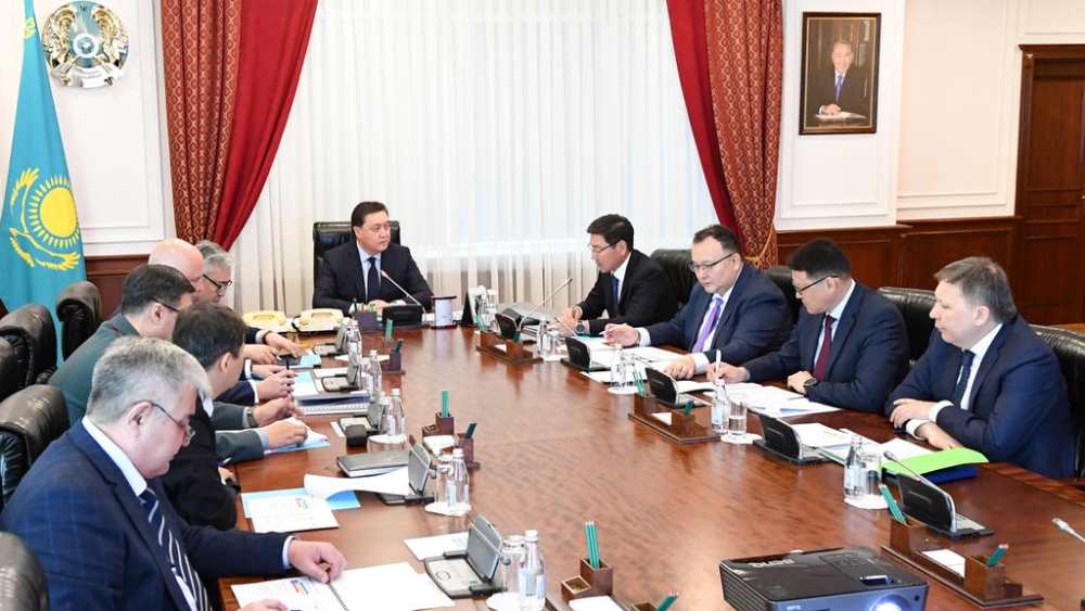 Prime Minister Askar Mamin holds a meeting on implementation of 5G in Kazakhstan